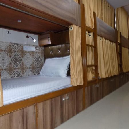 Metro Inn Dormitory Mumbai Exterior photo