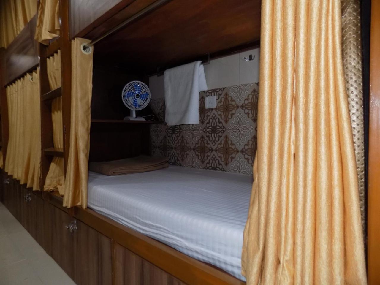 Metro Inn Dormitory Mumbai Exterior photo