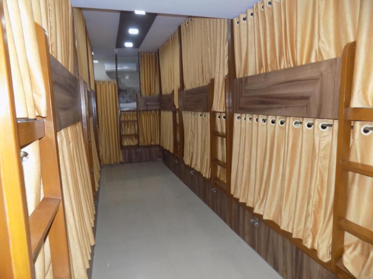 Metro Inn Dormitory Mumbai Exterior photo
