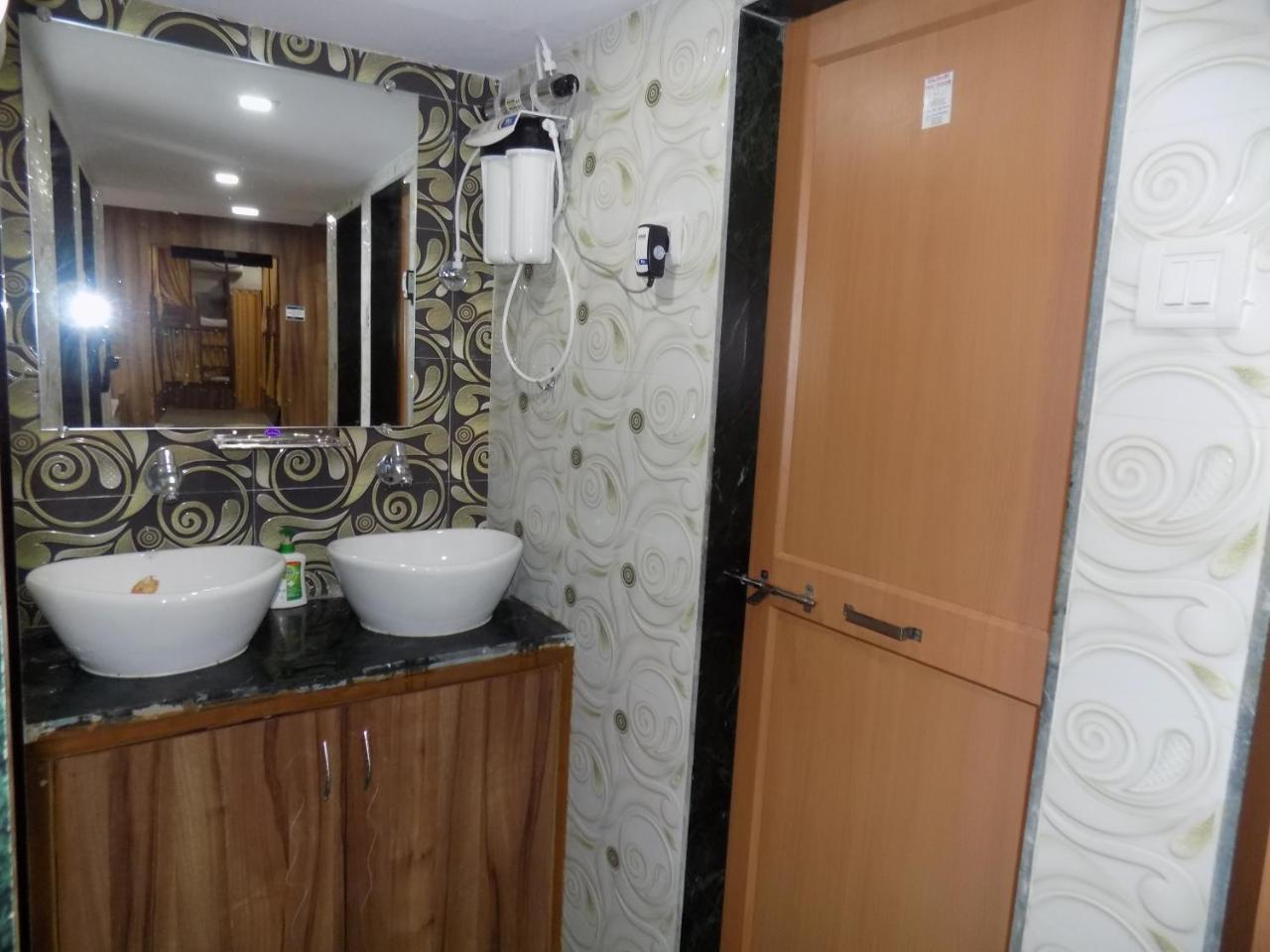 Metro Inn Dormitory Mumbai Exterior photo